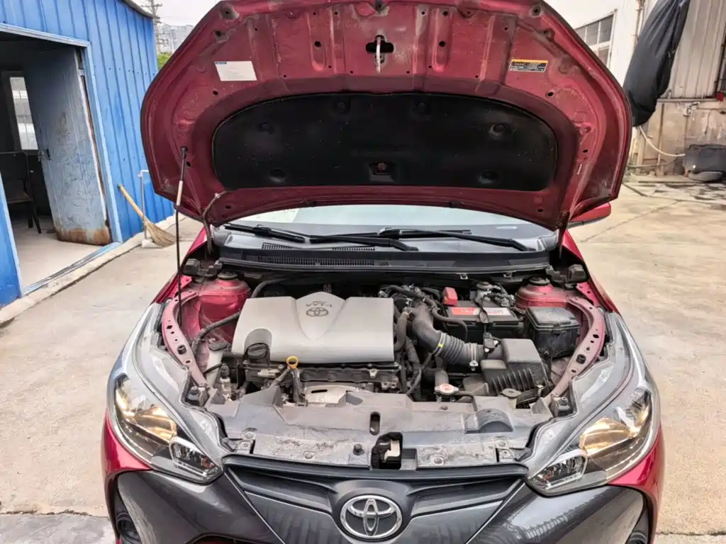 Toyota Yaris L — фото 19