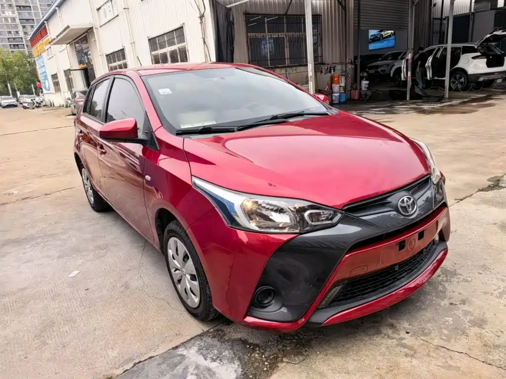 Toyota Yaris L — фото 3