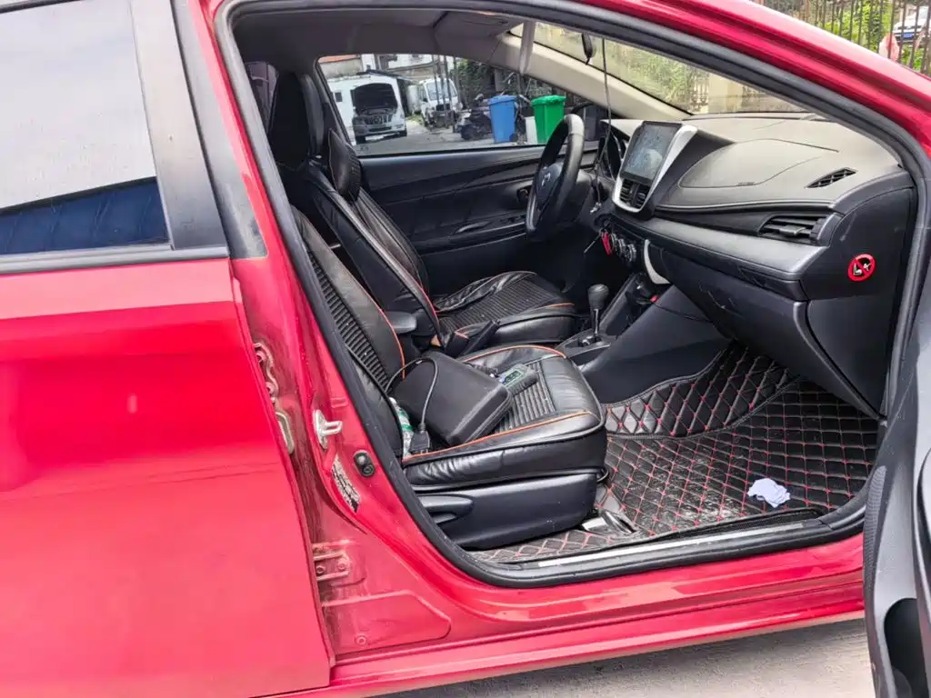 Toyota Yaris L — фото 24