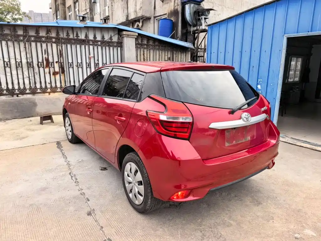 Toyota Yaris L — фото 4
