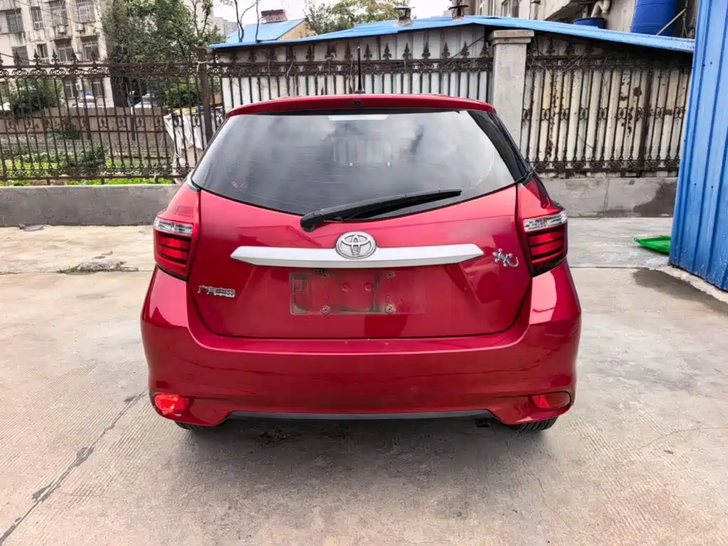 Toyota Yaris L — фото 5