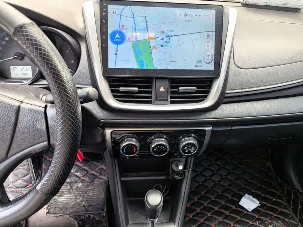 Toyota Yaris L — фото 9