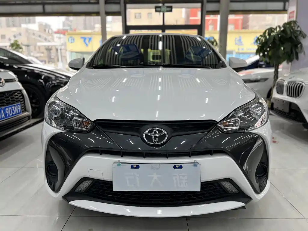 Toyota Yaris L — фото 2