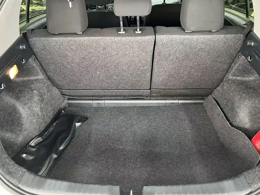 Toyota Yaris L — фото 17