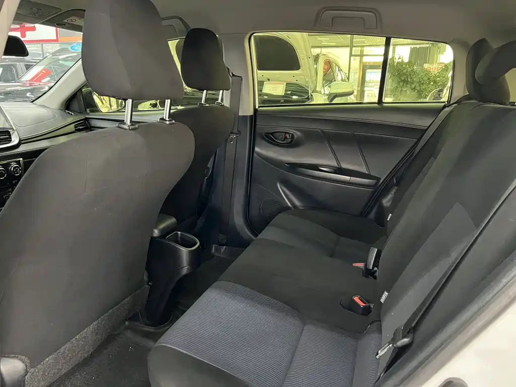 Toyota Yaris L — фото 6