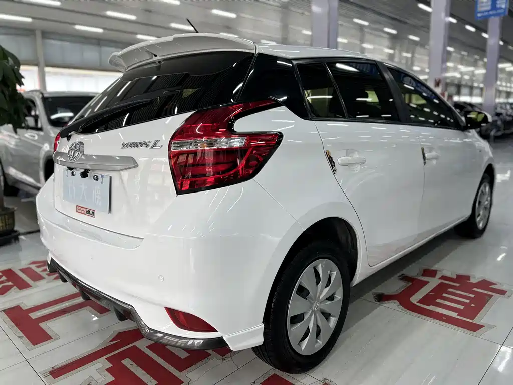 Toyota Yaris L — фото 7