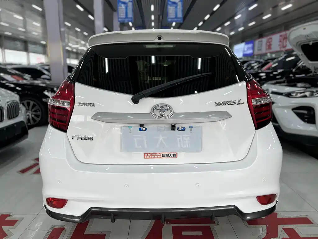 Toyota Yaris L — фото 8