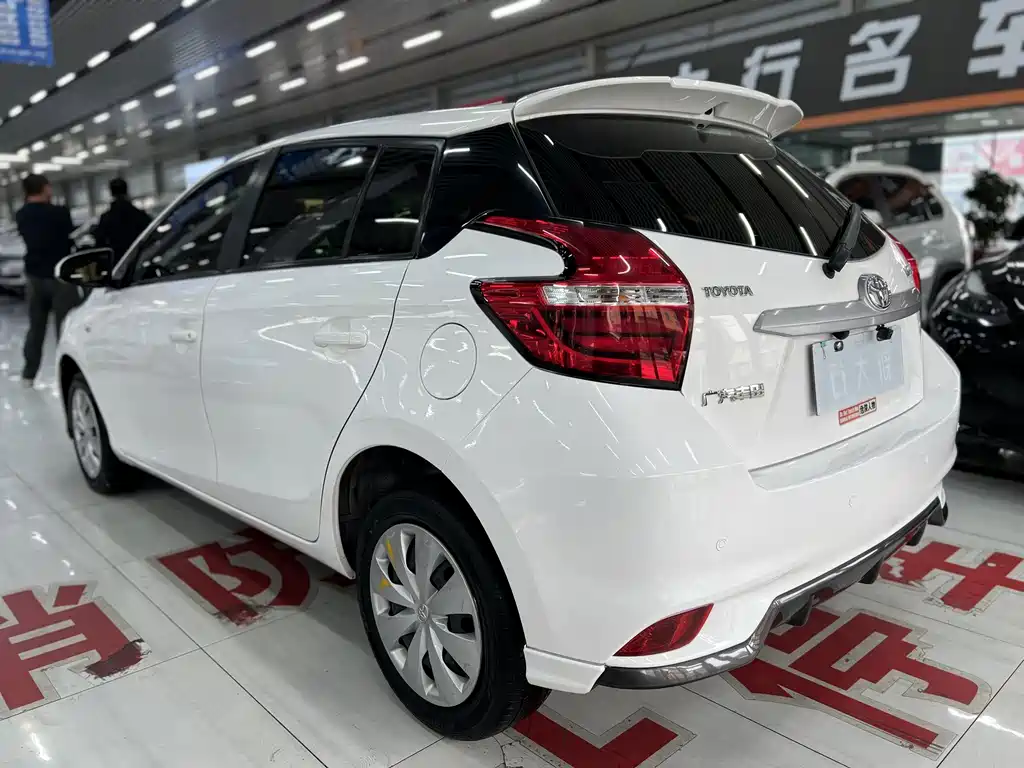 Toyota Yaris L — фото 9