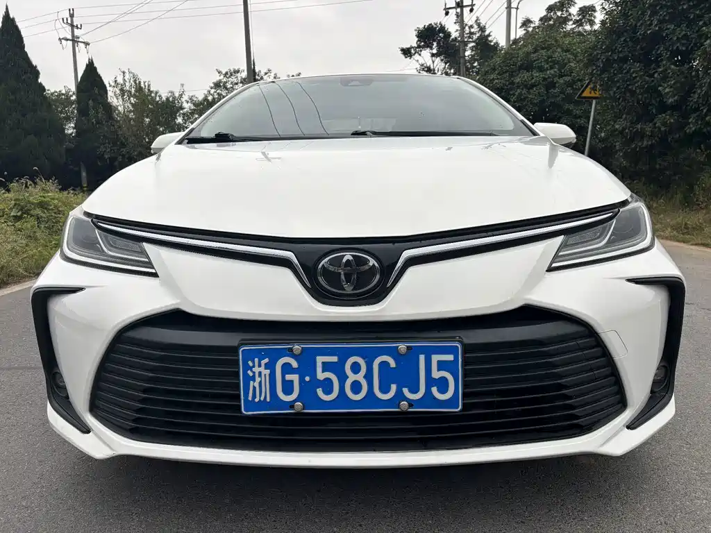 Toyota Corolla — фото 1