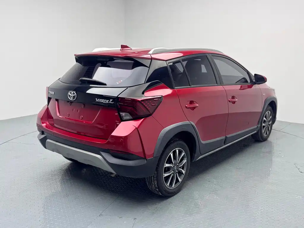 Toyota Yaris L — фото 11
