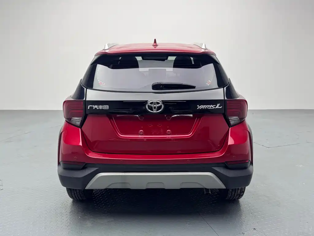 Toyota Yaris L — фото 12