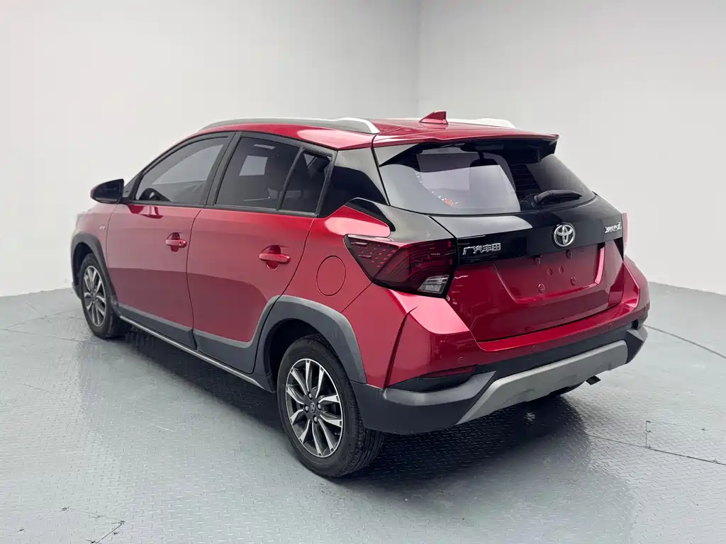 Toyota Yaris L — фото 10