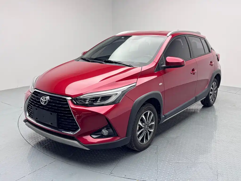 Toyota Yaris L — фото 1