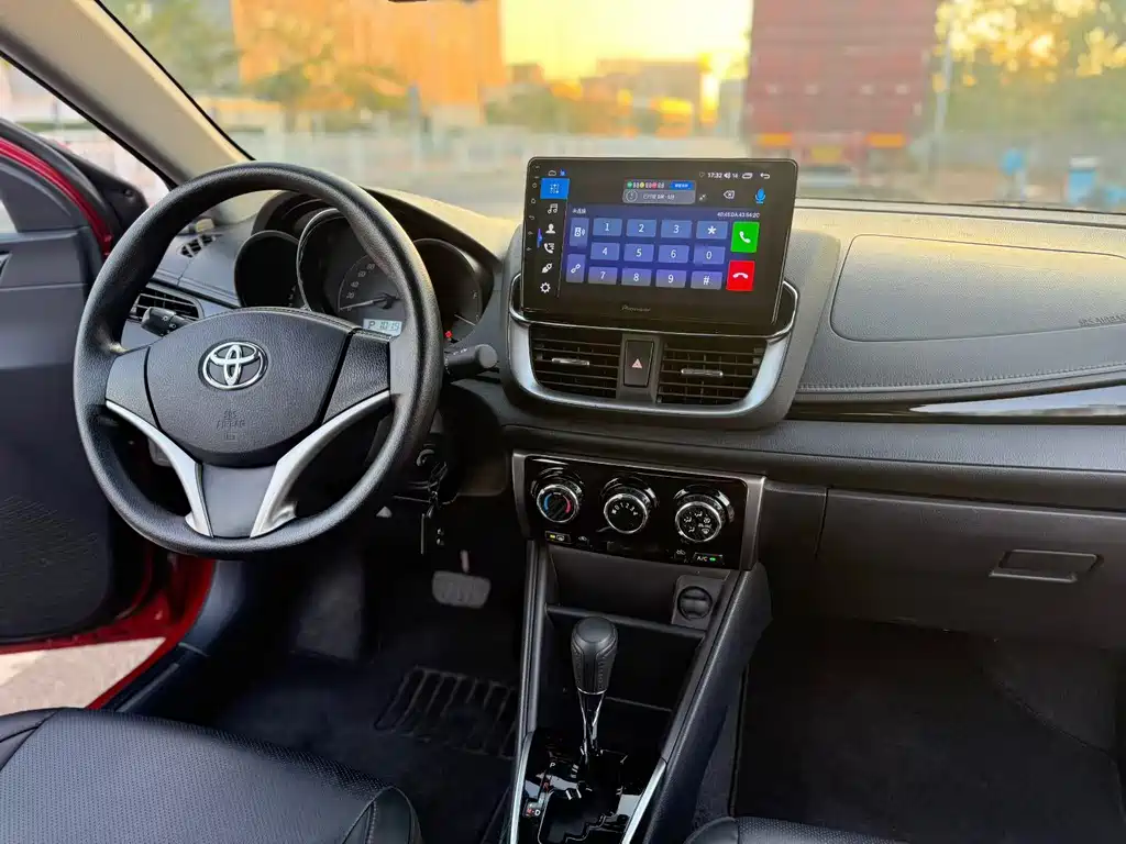 Toyota Yaris L — фото 7