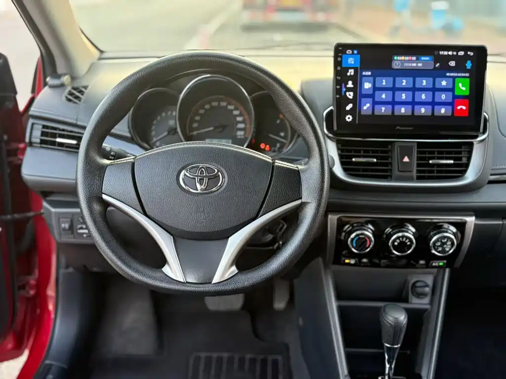 Toyota Yaris L — фото 8