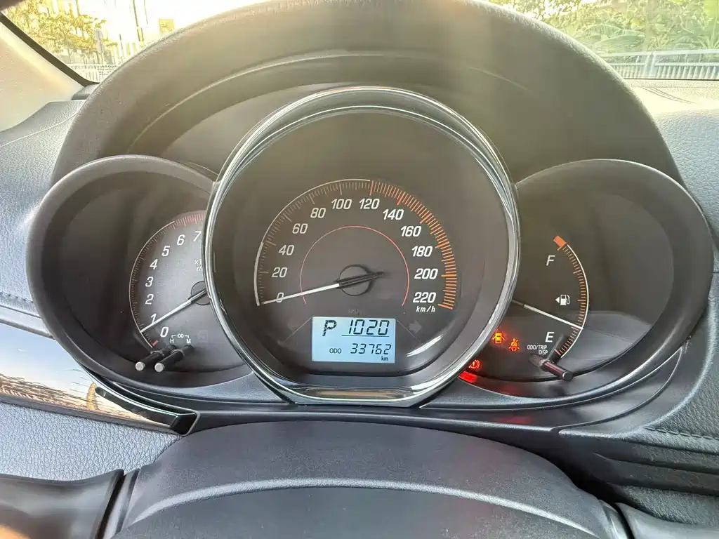 Toyota Yaris L — фото 9