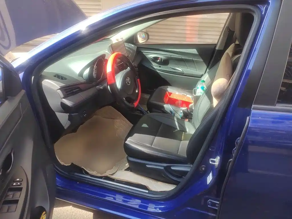 Toyota Yaris L — фото 11