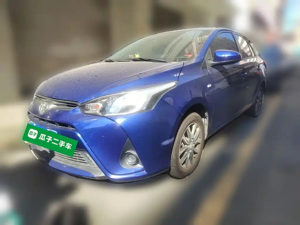 Toyota Yaris L — фото 1