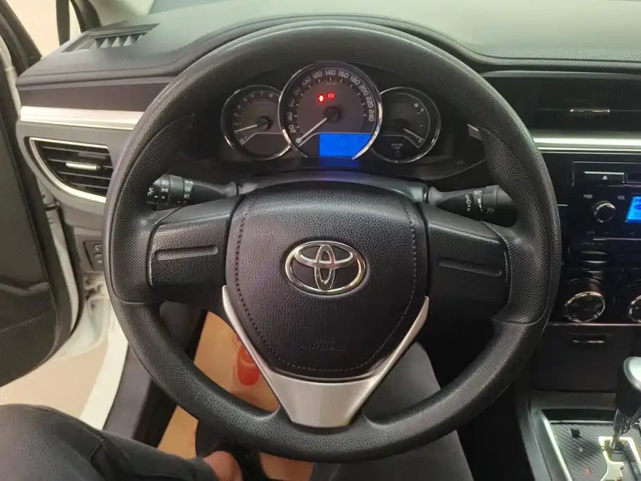 Toyota Corolla — фото 15