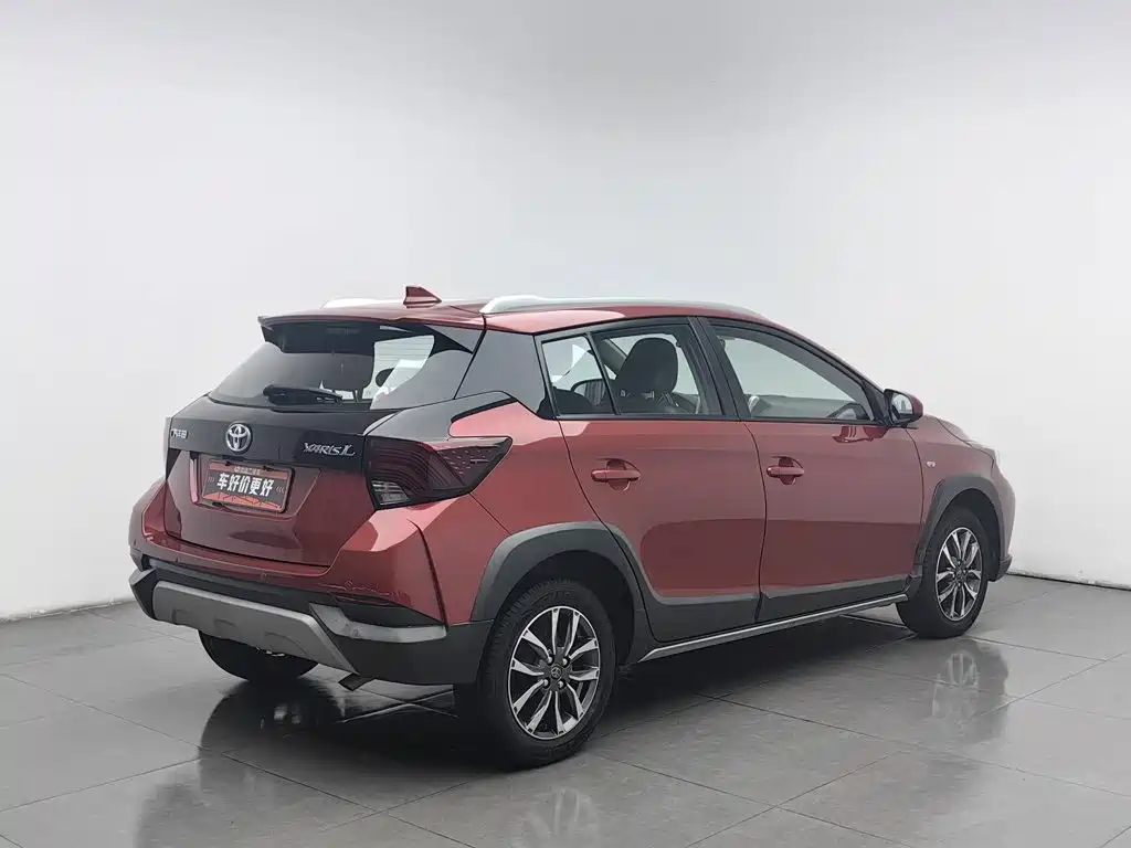 Toyota Yaris L — фото 2