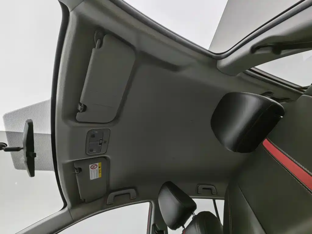 Toyota Yaris L — фото 14