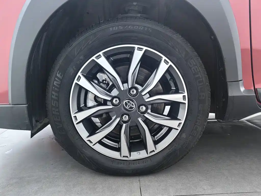 Toyota Yaris L — фото 17