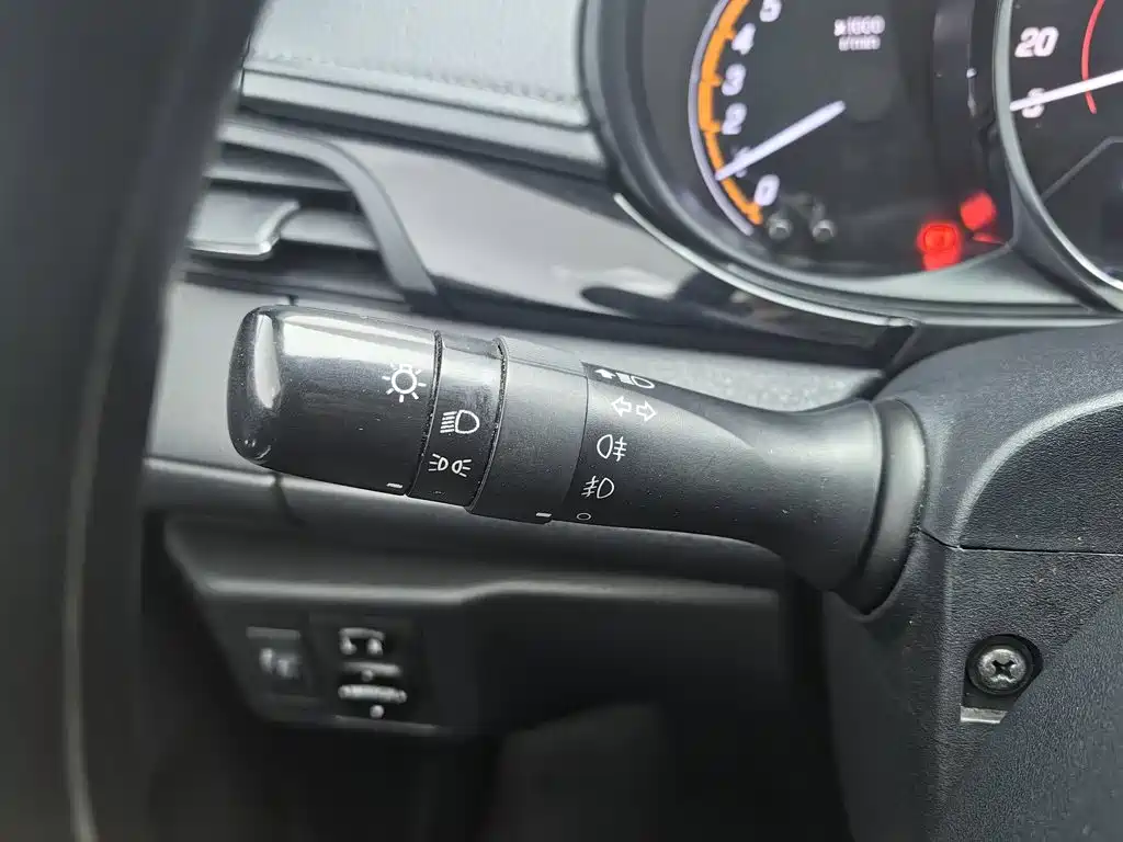 Toyota Yaris L — фото 21