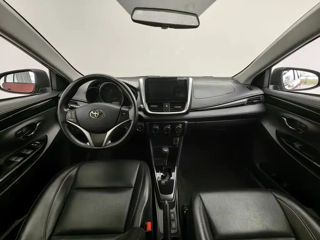 Toyota Yaris L — фото 5
