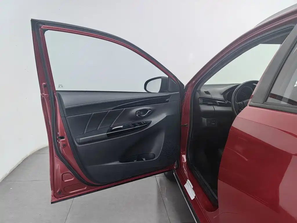 Toyota Yaris L — фото 8