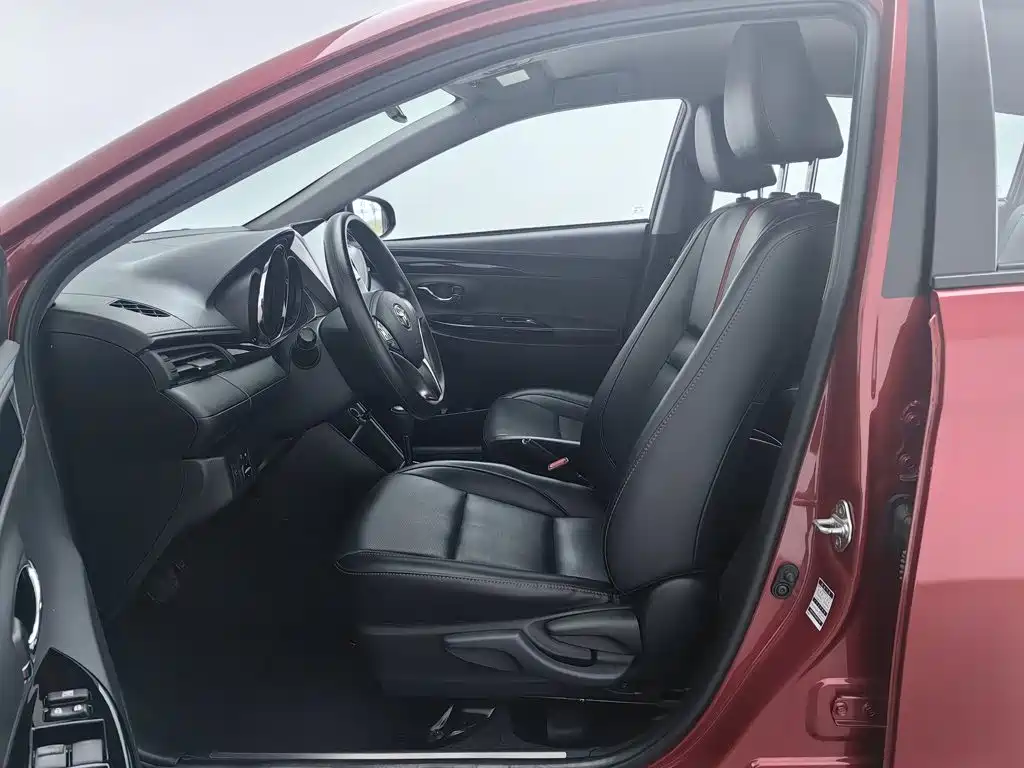 Toyota Yaris L — фото 10