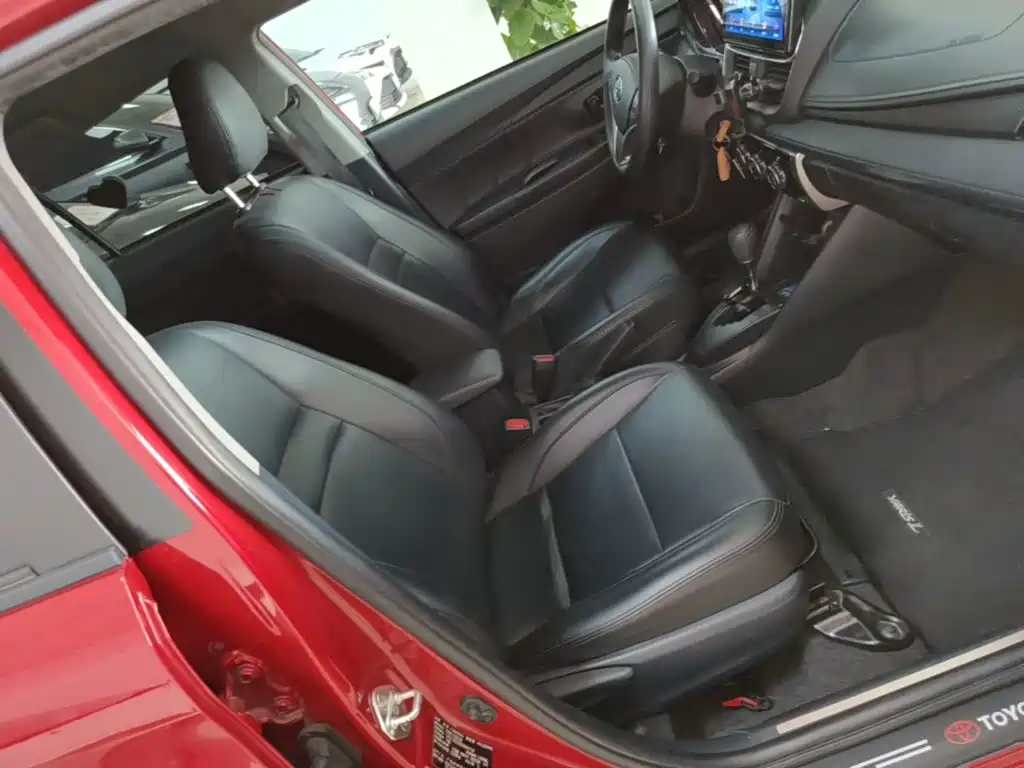 Toyota Yaris L — фото 24