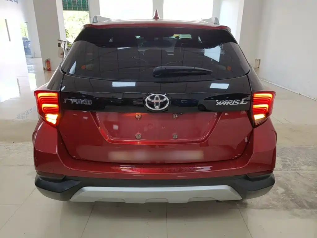 Toyota Yaris L — фото 5