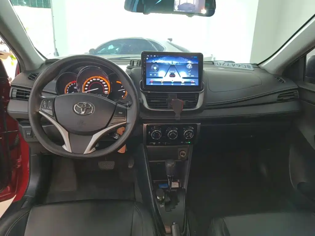 Toyota Yaris L — фото 9