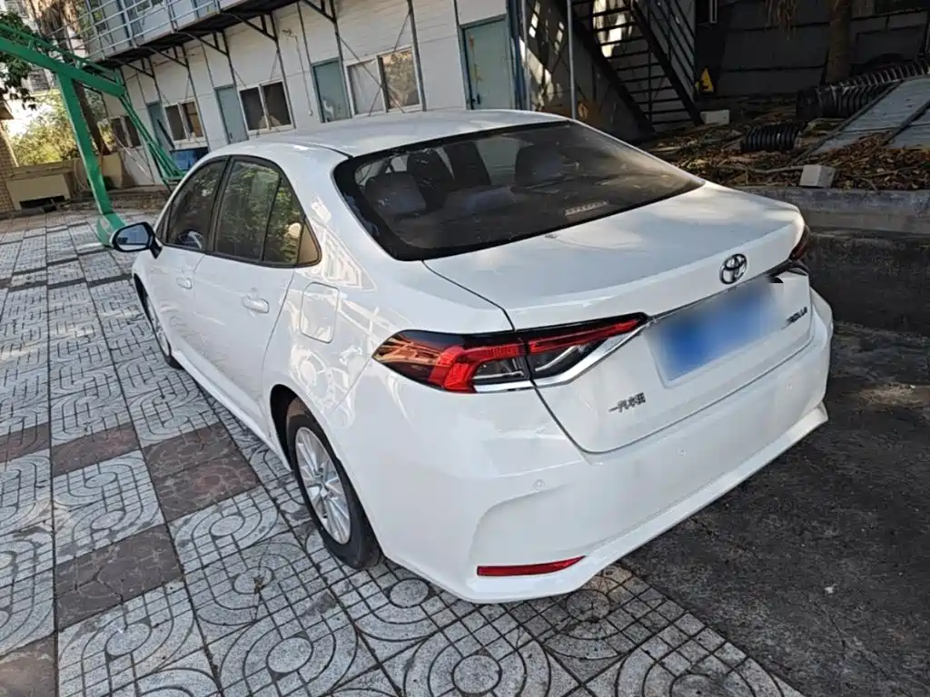 Toyota Corolla — фото 4
