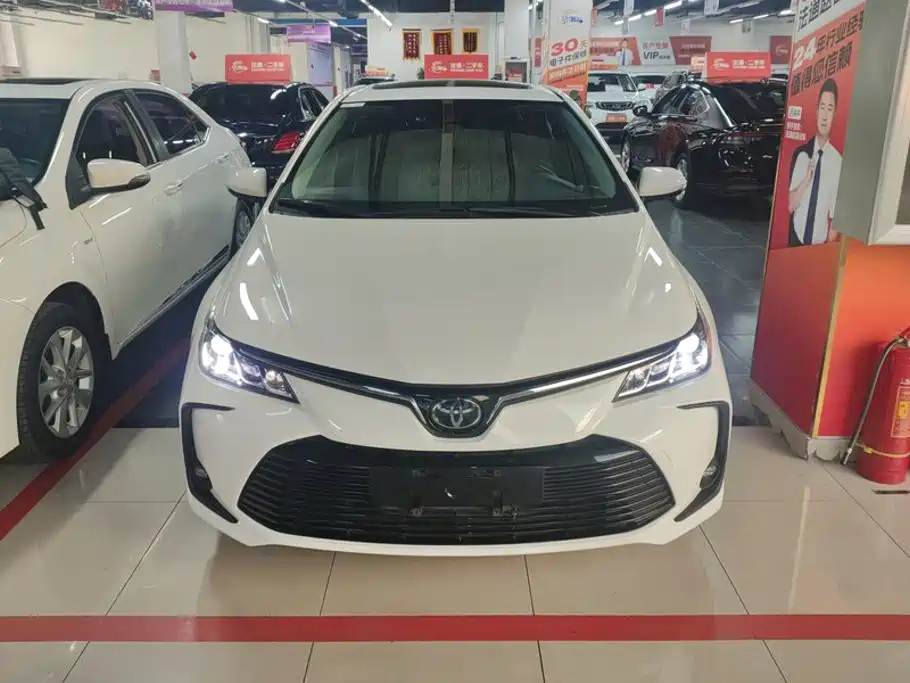 Toyota Corolla — фото 2