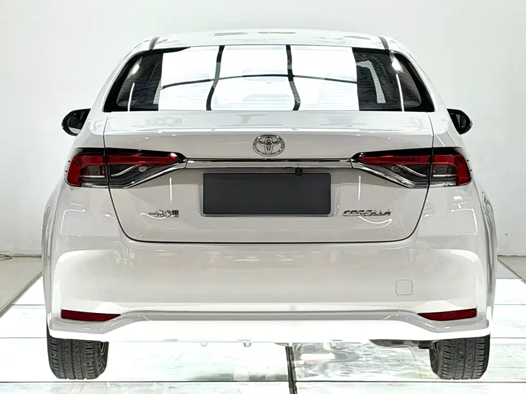 Toyota Corolla — фото 5