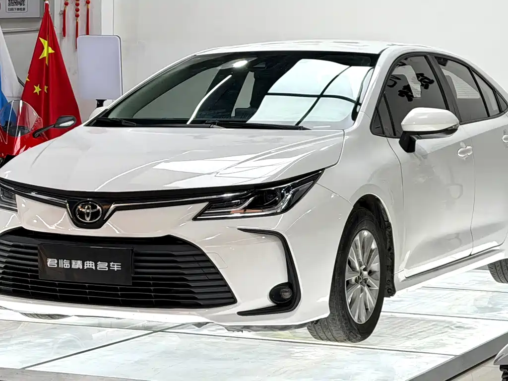 Toyota Corolla — фото 1