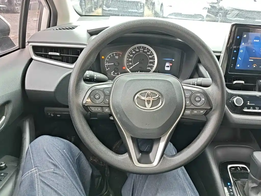 Toyota Corolla — фото 10