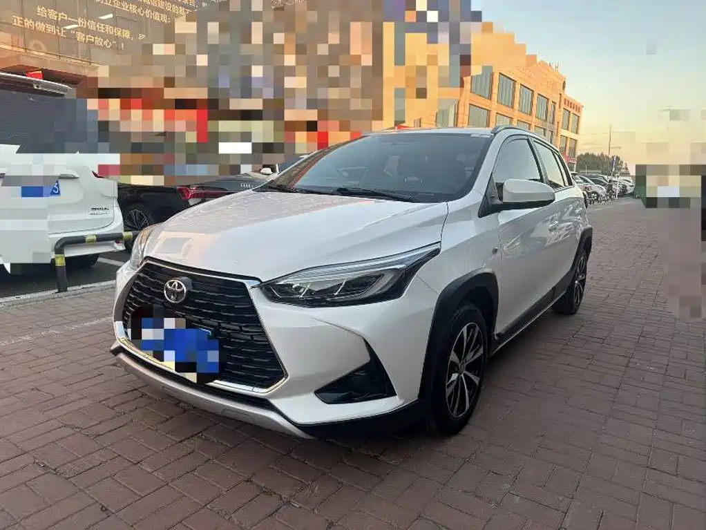 Toyota Yaris L — фото 2