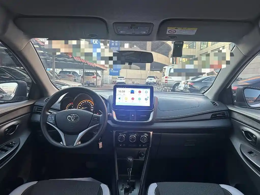 Toyota Yaris L — фото 4