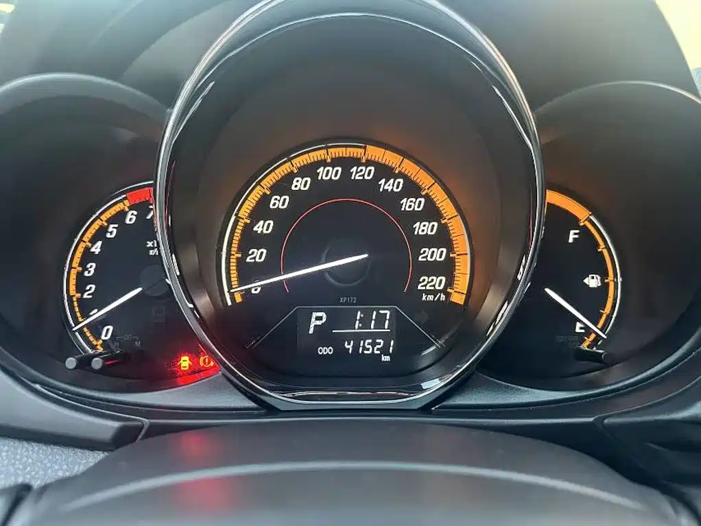 Toyota Yaris L — фото 7