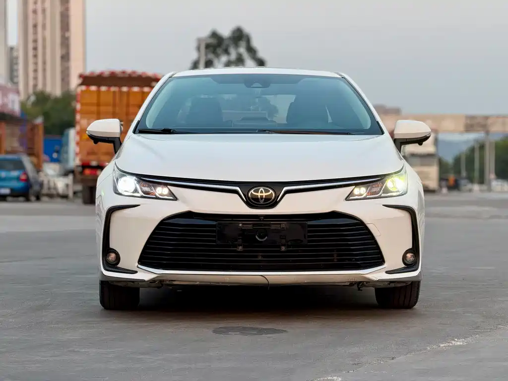 Toyota Corolla — фото 2