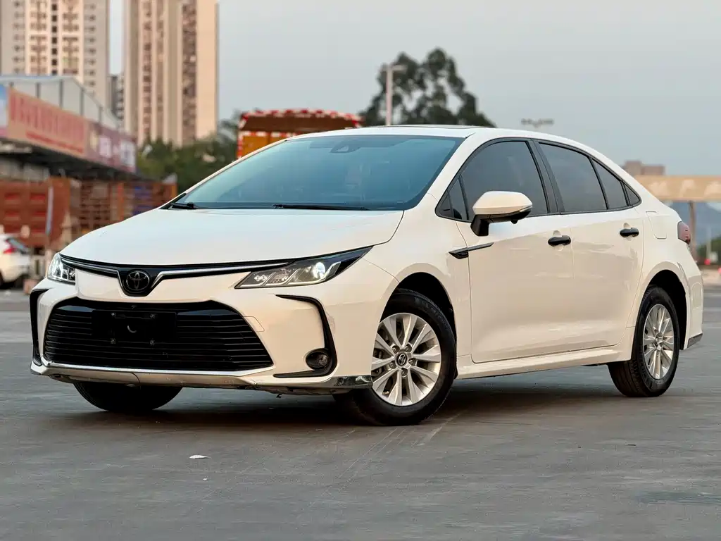 Toyota Corolla — фото 1