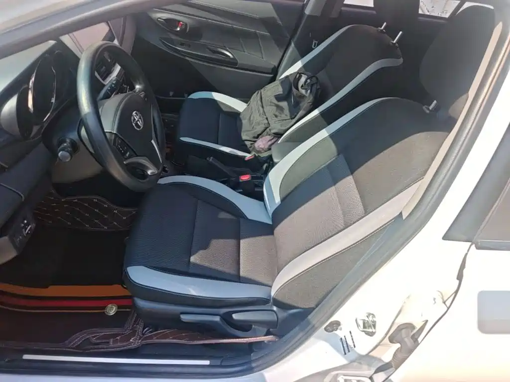 Toyota Yaris L — фото 14