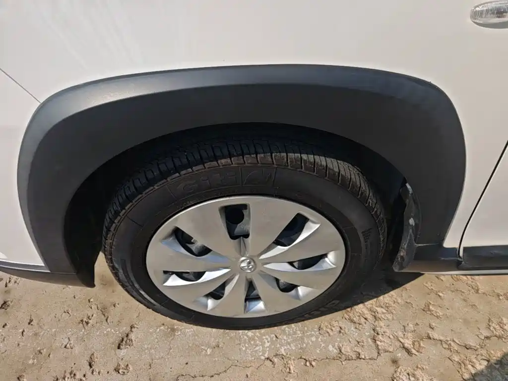 Toyota Yaris L — фото 22