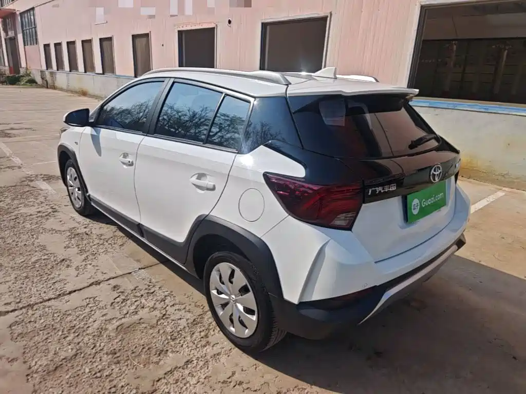 Toyota Yaris L — фото 4
