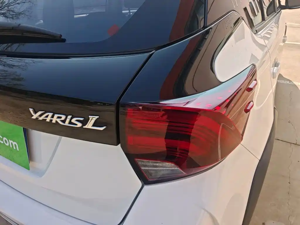 Toyota Yaris L — фото 7