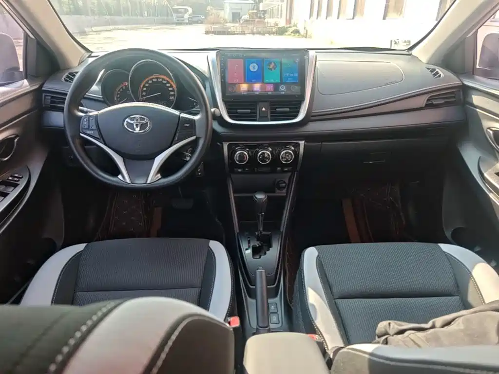 Toyota Yaris L — фото 9