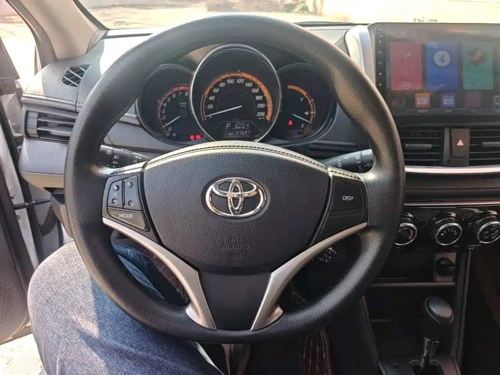 Toyota Yaris L — фото 10