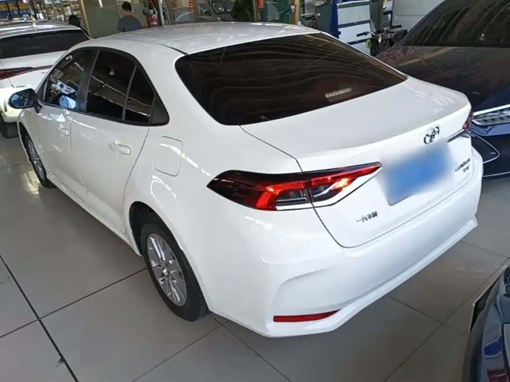 Toyota Corolla — фото 4